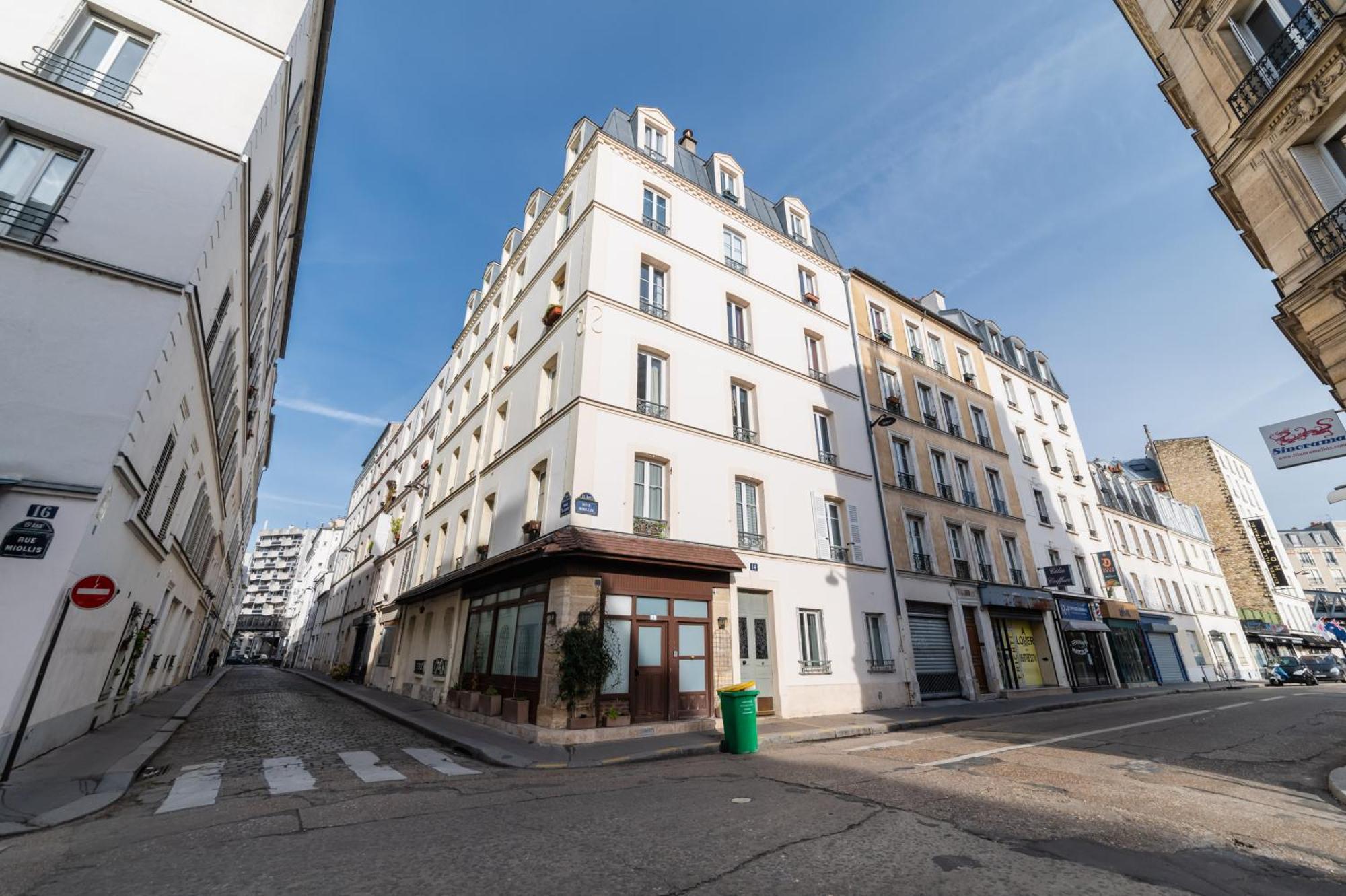 Studio Bien Equipe Proche De Toutes Commodites -2P Paris Ngoại thất bức ảnh